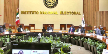 López Obrador acusa al INE de poner en riesgo las elecciones