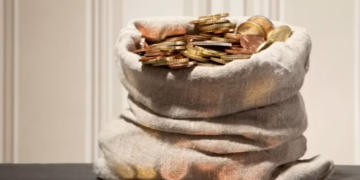 Abuelito encuentra tesoro enterrado en Tamaulipas; descubre monedas de oro y plata