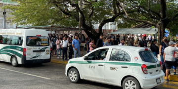 Mal clima retrasa el transporte público en Cancún; frustra iniciativa #UnDíaSinTaxis