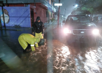 Ayuntamiento de Cancún realiza trabajos preventivos por fuertes lluvias