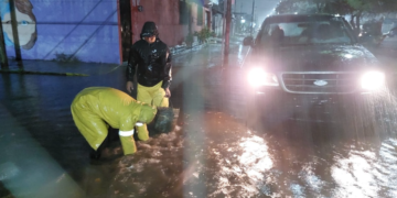 Ayuntamiento de Cancún realiza trabajos preventivos por fuertes lluvias