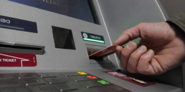 6 bancos en México acuerdan eliminar el cobro por retiro de efectivo en cajeros automáticos