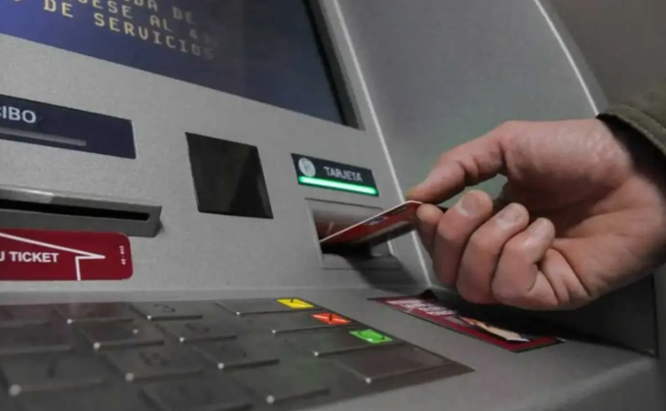 6 bancos en México acuerdan eliminar el cobro por retiro de efectivo en cajeros automáticos