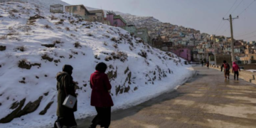 Talibanes piden ayuda humanitaria ante ola de frío que azota el país