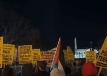 Muerte de joven afroamericano genera protestas frente a la Casa Blanca