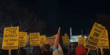 Muerte de joven afroamericano genera protestas frente a la Casa Blanca