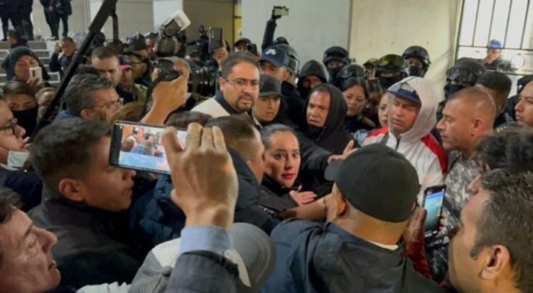 Sandra Cuevas presenta denuncia por secuestro de personal y señala a la Fiscal Ernestina Godoy