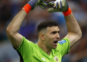 FIFA pondrá restricciones a porteros con “estilo Dibu Martínez”