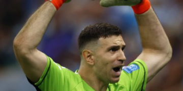 FIFA pondrá restricciones a porteros con “estilo Dibu Martínez”