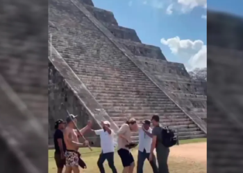 Turista es golpeado tras subir la pirámide de Kukulcán en Chichén Itzá