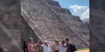 Turista es golpeado tras subir la pirámide de Kukulcán en Chichén Itzá