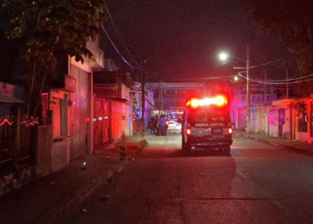 Sujeto es asesinado al interior de su camioneta en la Supermanzana 66 de Cancún