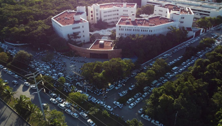 Preparan estrategias para revertir la mala imagen generada por taxistas en Cancún