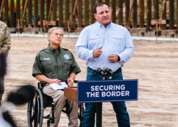 Gobernador de Texas nombra al “zar de la frontera” contra la migración ilegal