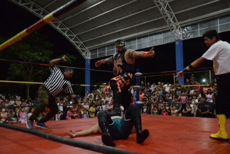 Gobierno  de Solidaridad promueve el deporte de lucha libre