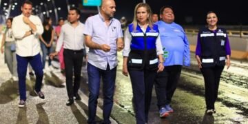 Lili Campos renueva con iluminación inteligente el puente a desnivel