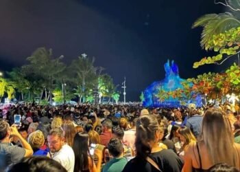 Recibe Lili Campos el año nuevo con 20 mil asistentes en el portal maya