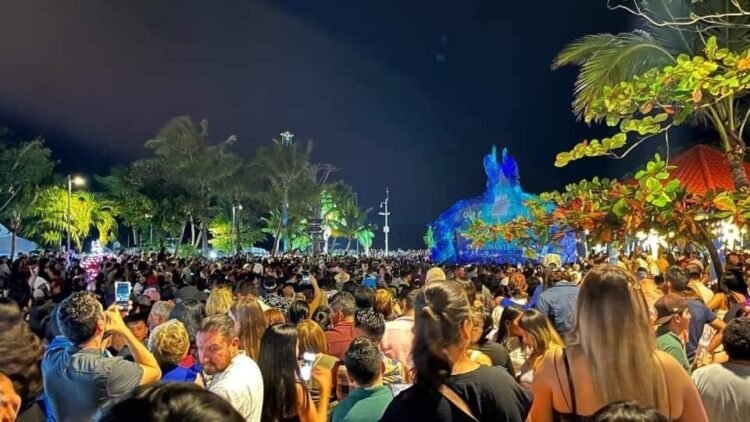 Recibe Lili Campos el año nuevo con 20 mil asistentes en el portal maya