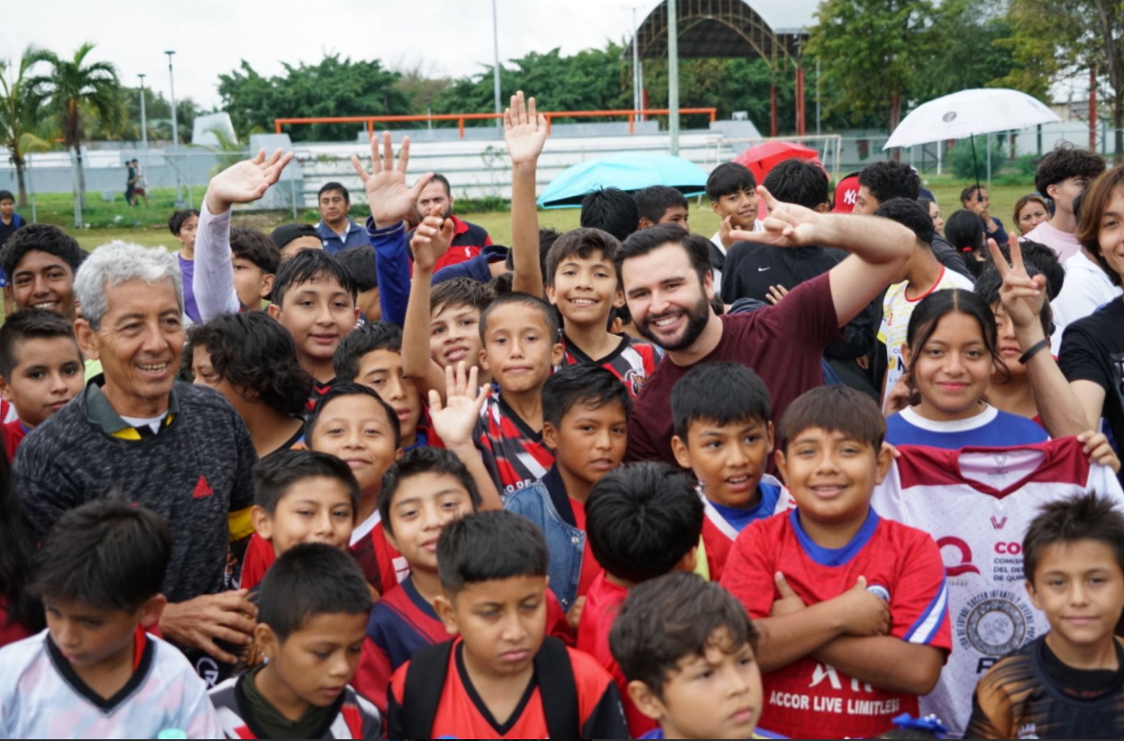 Entrega CODEQ uniformes a Selecciones de la Liga de Futbol Infantil y Juvenil RS