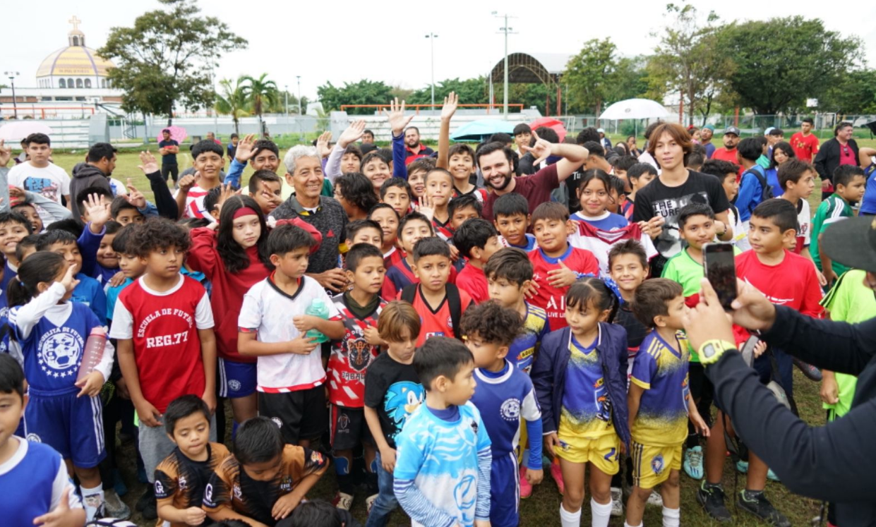 Entrega CODEQ uniformes a Selecciones de la Liga de Futbol Infantil y Juvenil RS