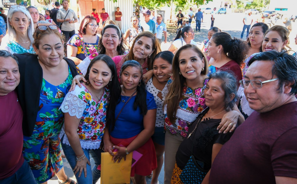 Entrega Mara Lezama apoyos “Comemos Tod@s” en Felipe Carrillo Puerto