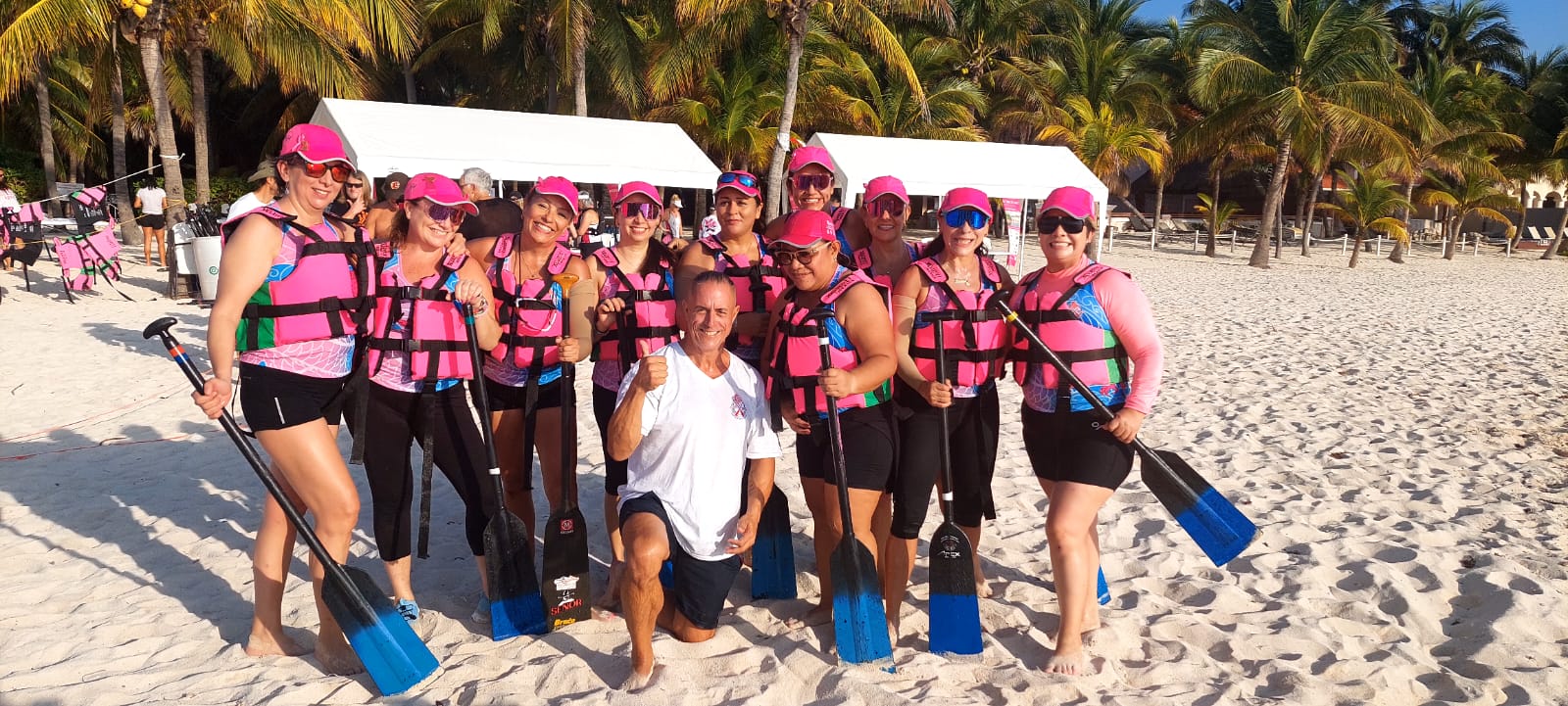 Sobrevivientes de cáncer de mama protagonizan el "Festival Rosa Mexicano"