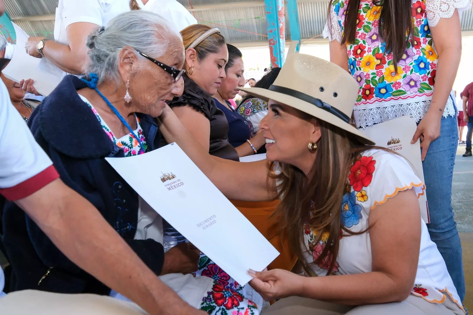 Entrega Mara Lezama títulos de propiedad en comunidades de Felipe Carrillo Puerto