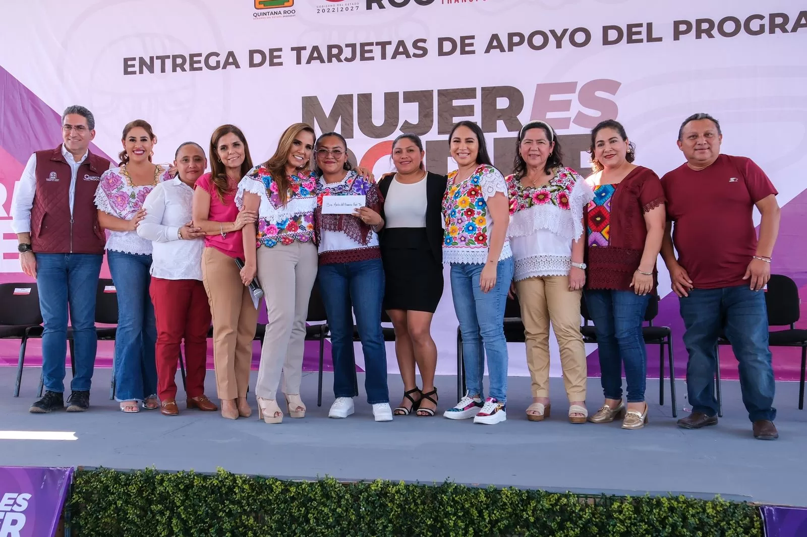 Mujeres carrilloportenses reciben tarjetas "Mujer es Poder"