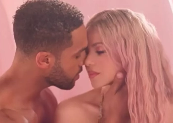 El círculo íntimo de Shakira responde a los rumores de romance con Lucien Laviscount