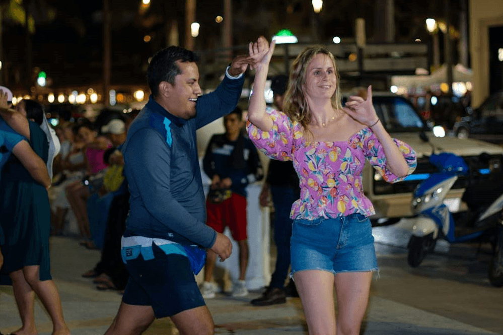 Disfrutan vacacionistas de "Una Cana al Aire" en Cozumel