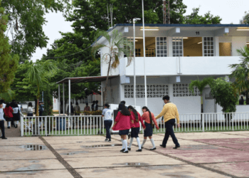 estudiantes regresaron