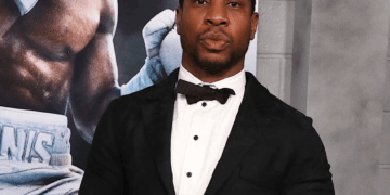 Condenan a Jonathan Majors por agresiones a su expareja