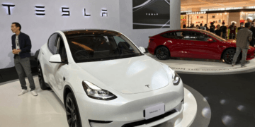 Tesla va en picada, Elon Musk planea despedir al 10% de los empleados