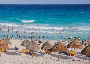 Vacacionistas disfrutan de las maravillas de Quintana Roo