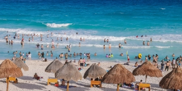Vacacionistas disfrutan de las maravillas de Quintana Roo