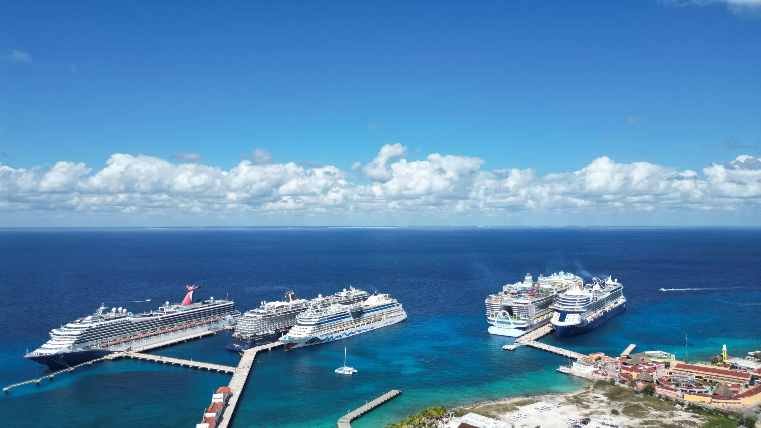 Cozumel supera llegada de cruceros y vuelos internacionales