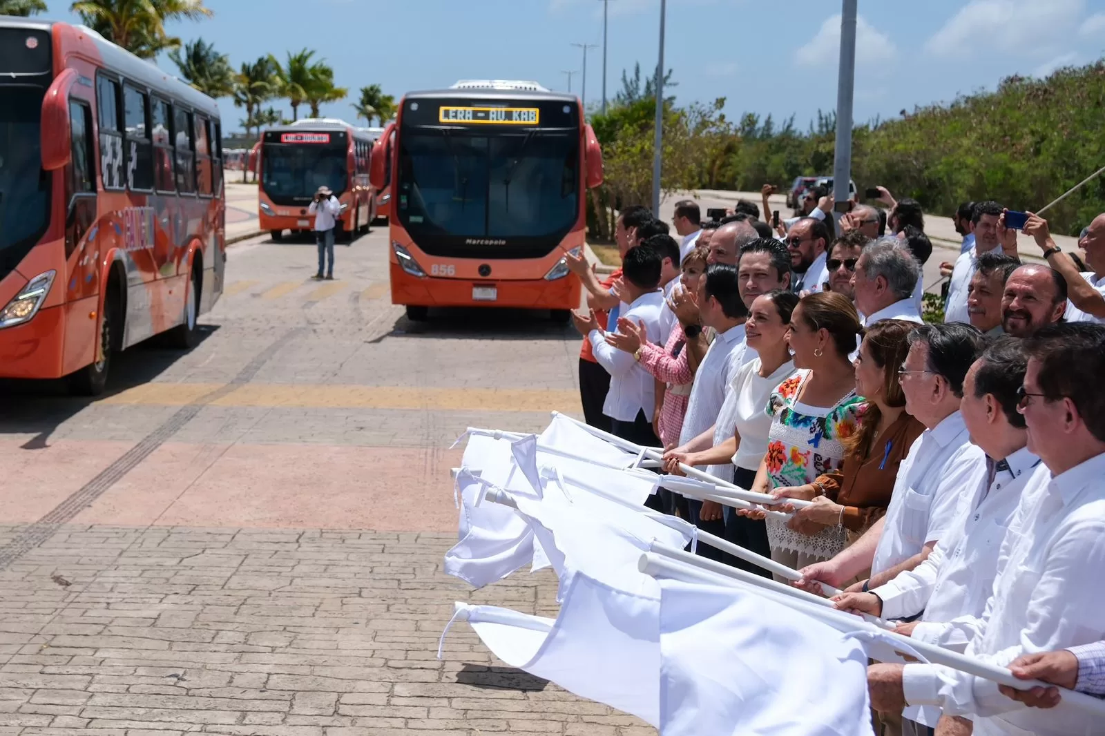 Cancún se moderniza con 100 unidades nuevas de transporte público