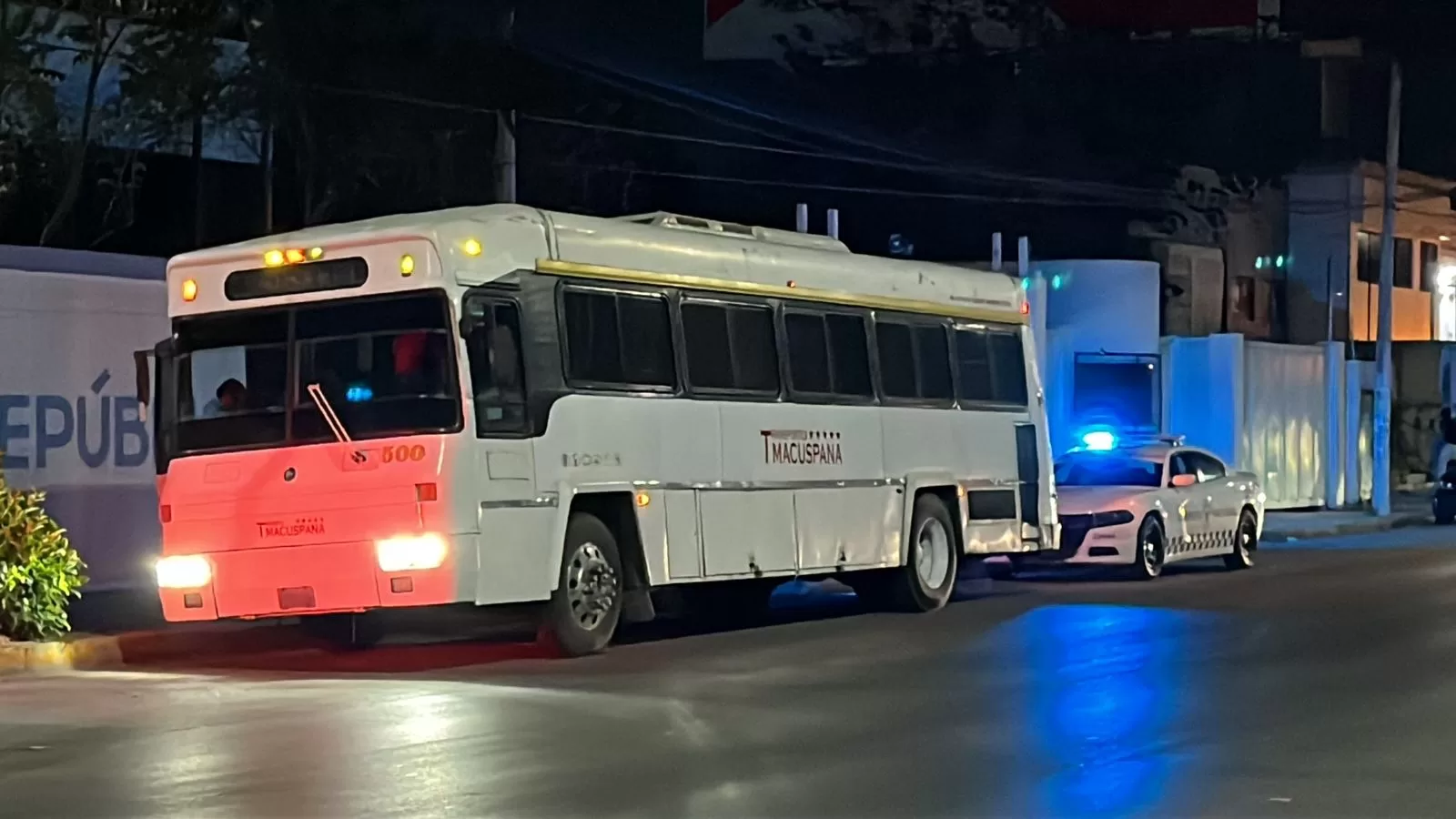 Al menos 70 indocumentados son asegurados en la carretera Playa-Cancún