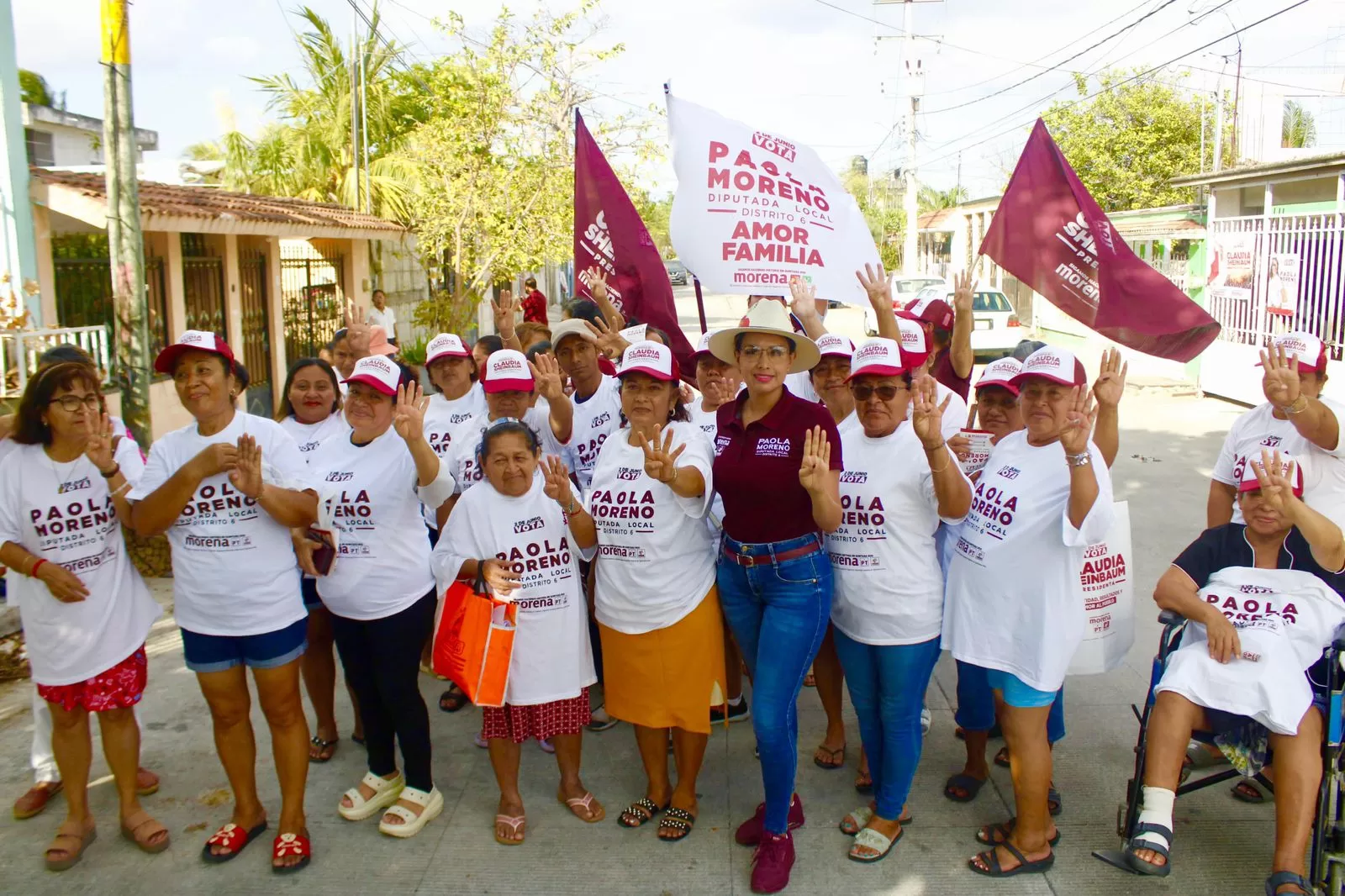 Madres de familia de la región 103 respaldan a Paola Moreno