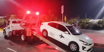 Detienen a taxista que cobró mil dólares a turista canadiense