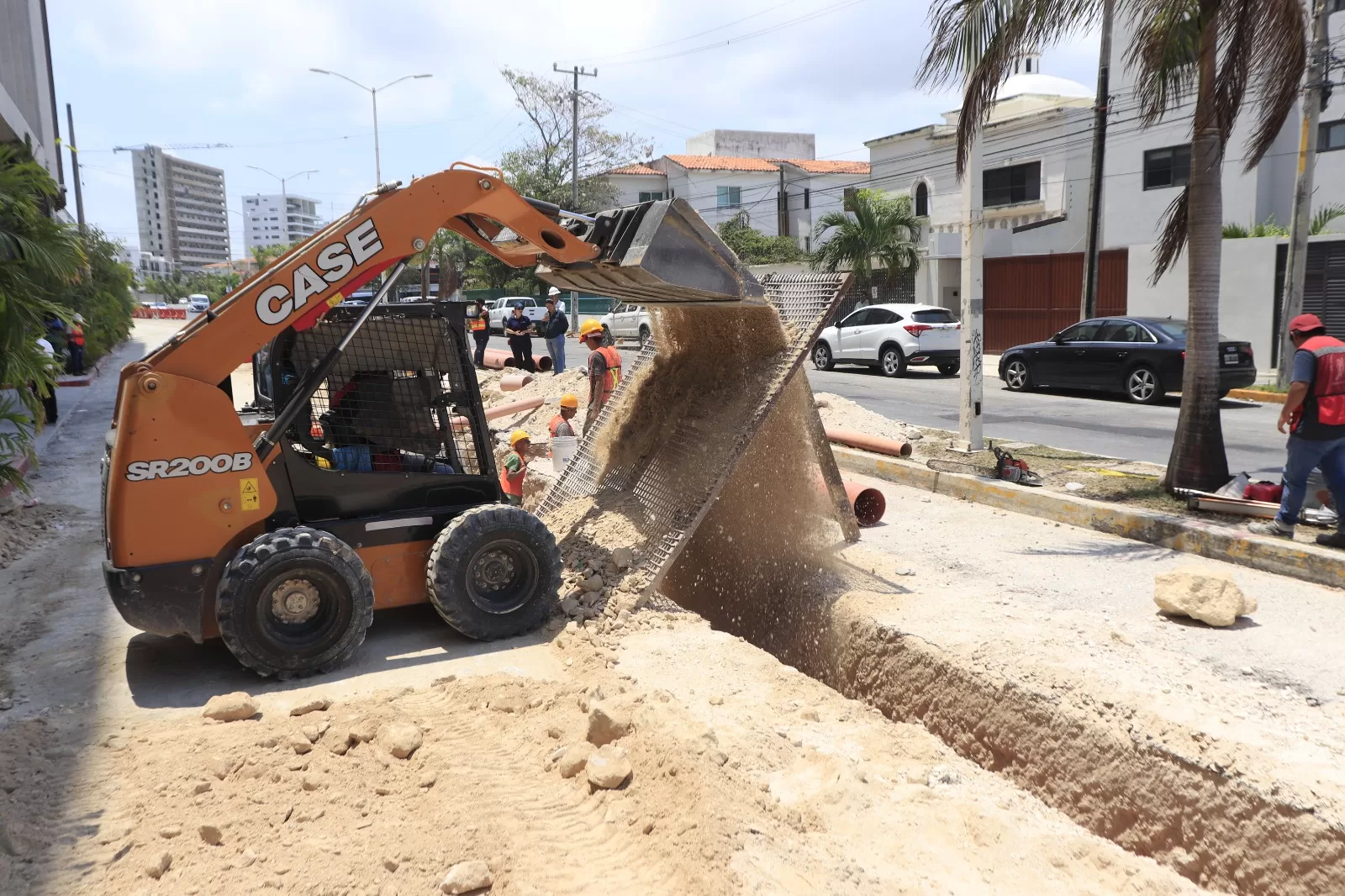 Supervisan obras de renovación de la red de agua potable y drenaje de Cancún