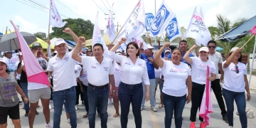 Fernanda Alvear fortalece lazos con tianguistas de Puerto Morelos