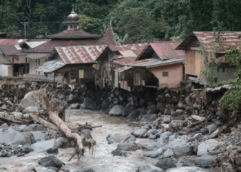Más de 40 muertos por inundaciones y lava fría volcánica en Indonesia