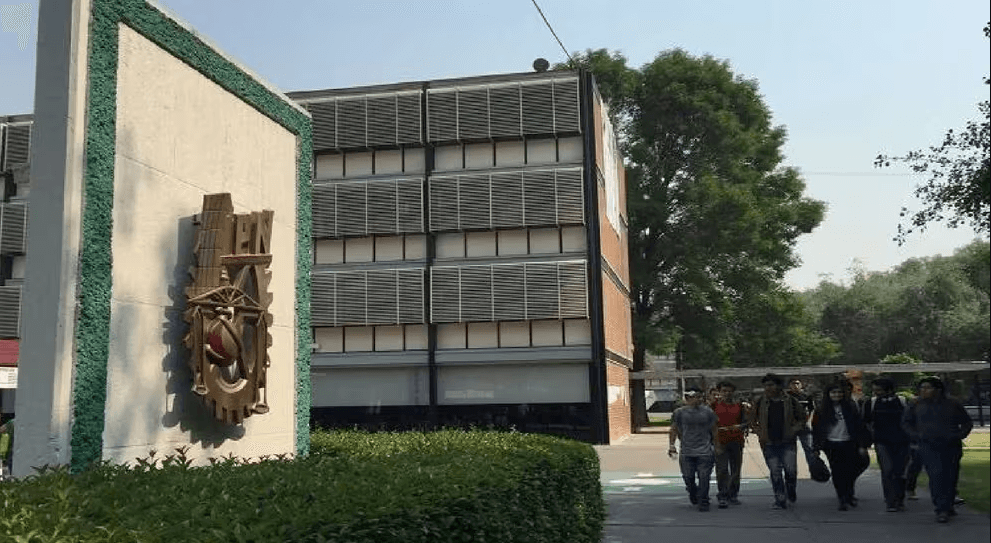 Amenaza de bomba desaloja a estudiantes de IPN Zacatenco