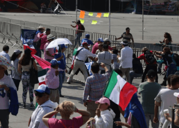 CNTE denuncia agresiones por parte de la “Marea Rosa”, hay 6 maestros heridos
