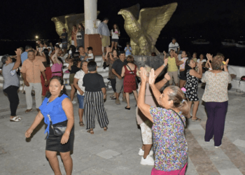 Exitosa noche de baile con “Una Cana al Aire” en Cozumel