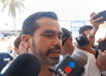 Álvarez Máynez se niega a hablar con la prensa en Chetumal