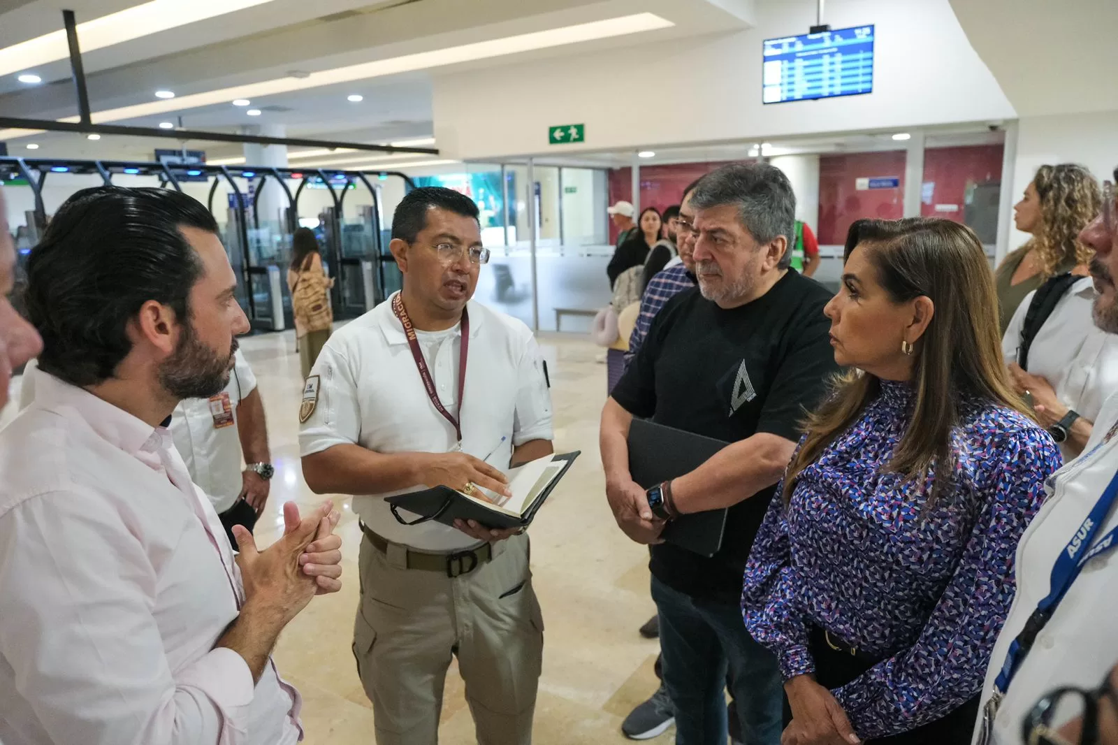 Autoridades recorren y supervisan el Aeropuerto Internacional de Cancún