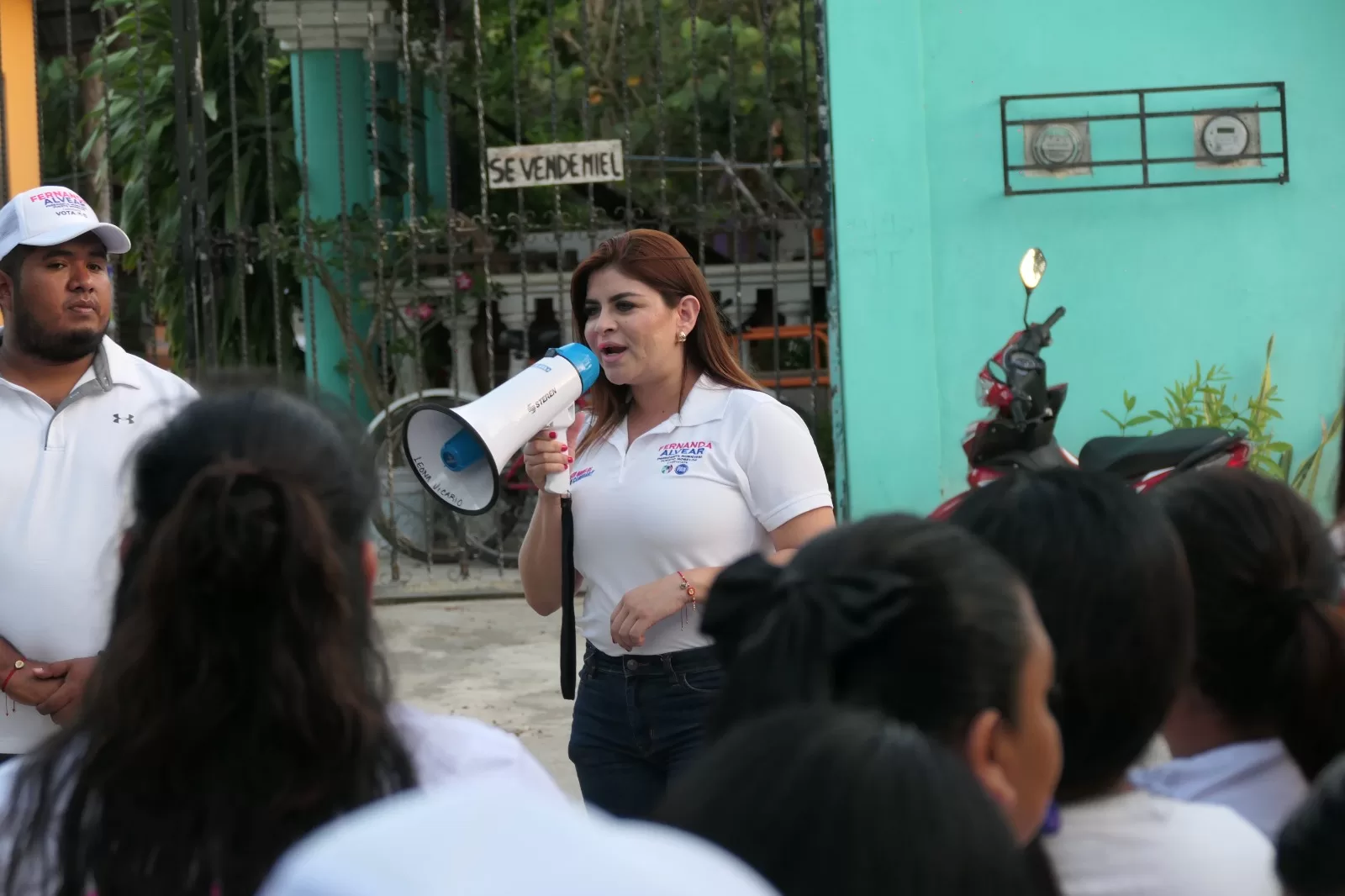 Fernanda Alvear llama al voto para corregir el rumbo en Puerto Morelos