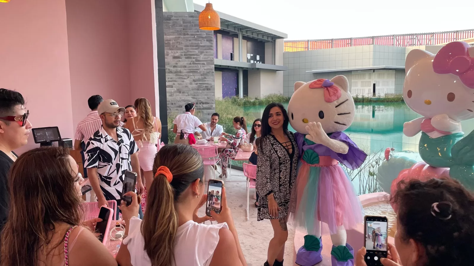 ¡Hello Kitty Café llegó a Cancún!